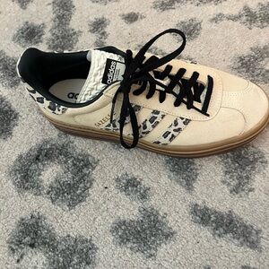 Adidas Men's Cream and Black Sneakers